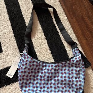 BAGGU Wavy Gingham Medium Cresent Bag